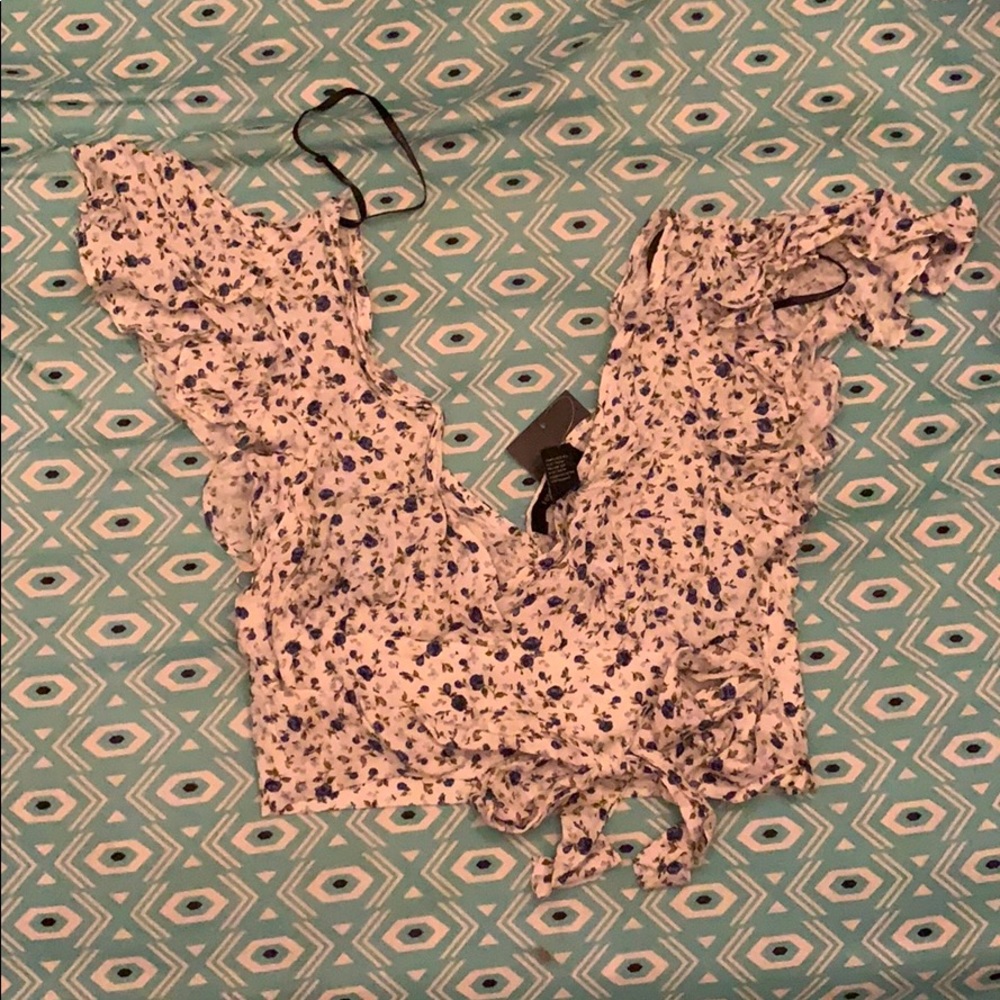 BRAND NEW. Crop top.